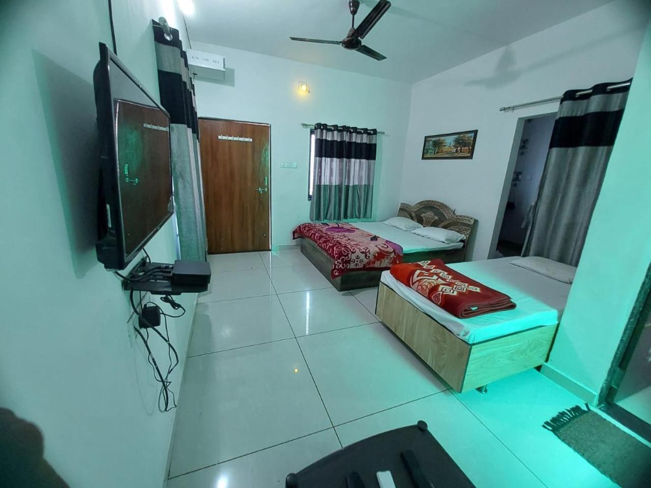 Jai Swaminarayan Delux Homestay Garudeshwar Exteriör bild