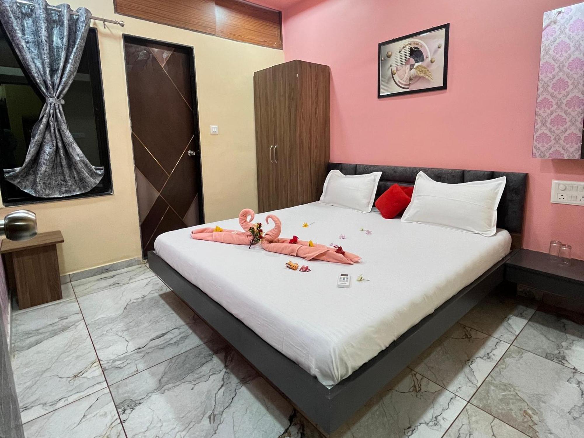 Jai Swaminarayan Delux Homestay Garudeshwar Exteriör bild