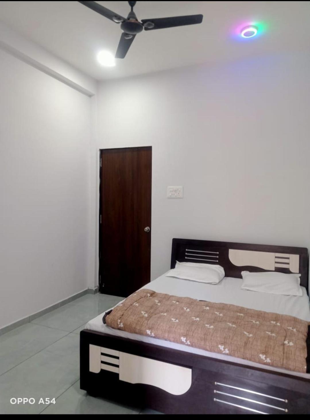 Jai Swaminarayan Delux Homestay Garudeshwar Exteriör bild